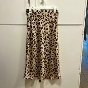 Forever 21 skirt   Rarely used     Has a unnoticeable couple snags